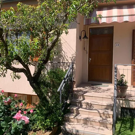 Tonini House غافورانا
