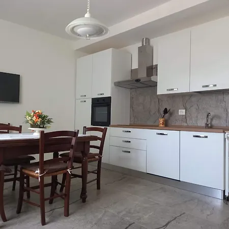 Tonini House * غافورانا